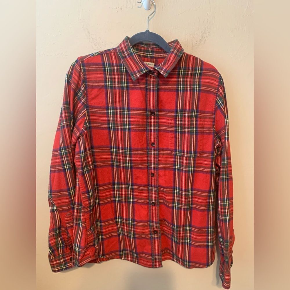LL Bean Red plaid relaxed fit flannel shirt size M